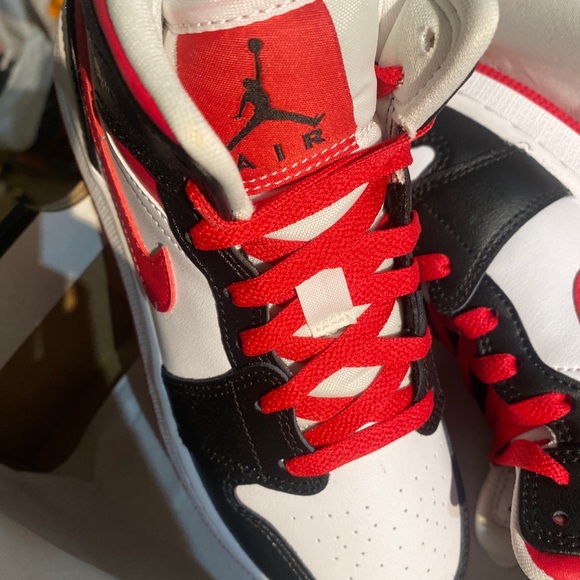 Air Jordan 1 mid (GS) Cherry red